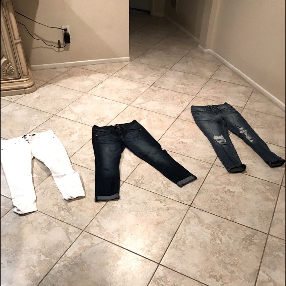 3pairs of Women’s size 4 Refuge jeans